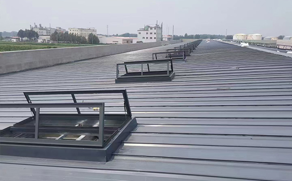 某中学室内体育馆渭南排烟窗改造项目