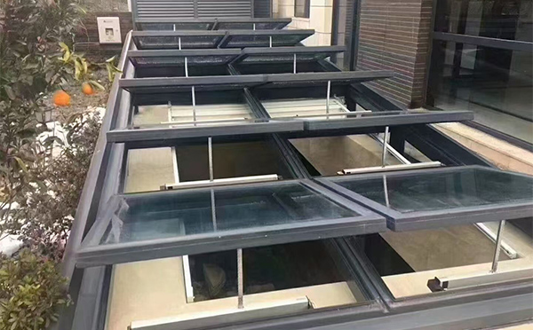 某轨道交通车辆维修车间渭南排烟窗应用